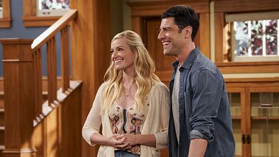The Neighborhood Star Beth Behrs Is A Master Of The Meet-Cute